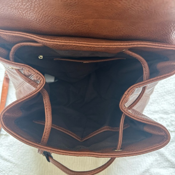 Aldo faux leather bucket bag backpack with gold hardware - Picture 4 of 4